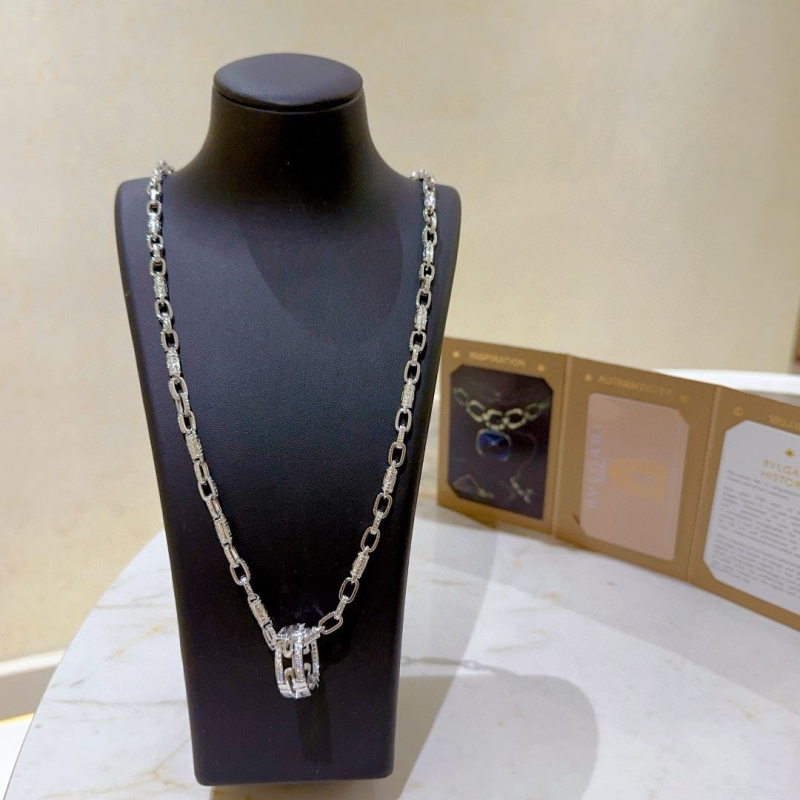 Bv1g*ai necklaces